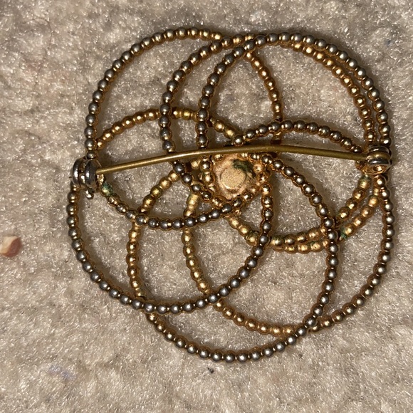 Pearl beaded brooch. Round circles entwined pattern. - Picture 4 of 4